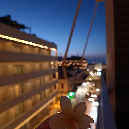 Uplevel Apartment, & Sea View Next To Old Port Lejlighed