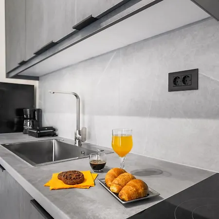 Uplevel Apartment, & Sea View Next To Old Port Chania (Crete)